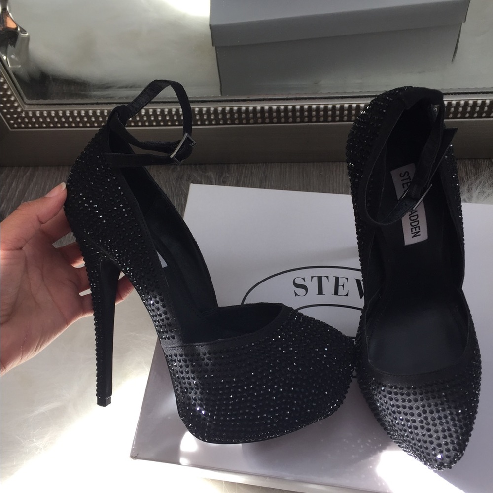 Steve Madden Black Rhinestone shoes